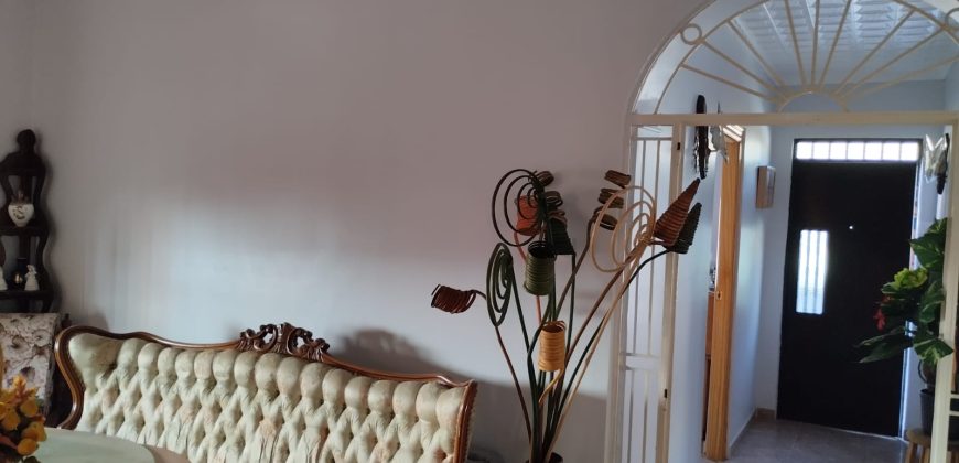 REF 24131 – CASA en ZONA POBLADO para ENTRAR A VIVIR