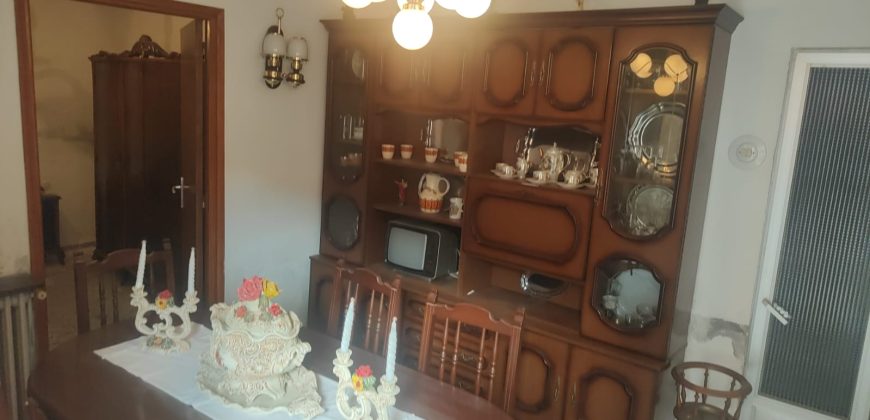 REF 25051- CASA PARA REFORMAR en PUERTOLLANO