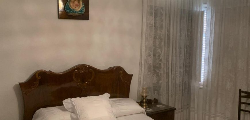 REF 25063- CASA ADOSADA DOS PLANTAS