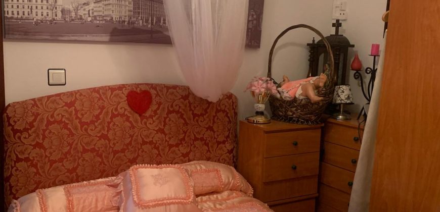 REF 25059- VIVIENDA CENTRICA DE TRES PLANTAS CON TERRAZA