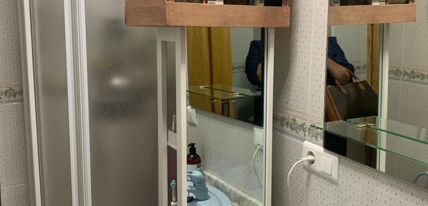 REF 25059- VIVIENDA CENTRICA DE TRES PLANTAS CON TERRAZA