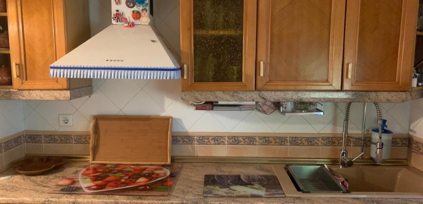 REF 25059- VIVIENDA CENTRICA DE TRES PLANTAS CON TERRAZA