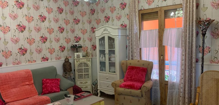 REF 25059- VIVIENDA CENTRICA DE TRES PLANTAS CON TERRAZA