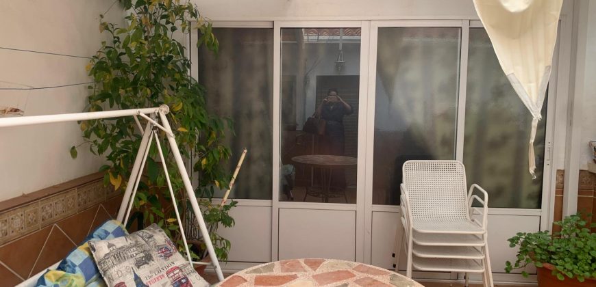 REF 25059- VIVIENDA CENTRICA DE TRES PLANTAS CON TERRAZA