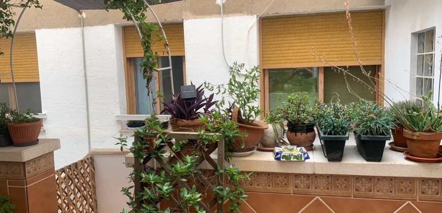 REF 25059- VIVIENDA CENTRICA DE TRES PLANTAS CON TERRAZA