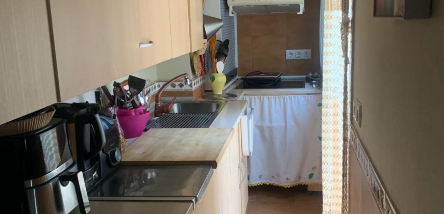 REF 25059- VIVIENDA CENTRICA DE TRES PLANTAS CON TERRAZA