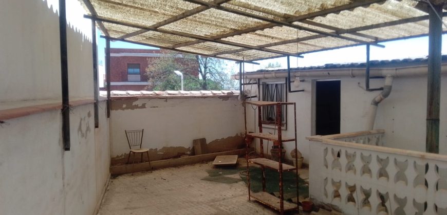 REF 25082- CASA CON POTENCIAL EN PUERTOLLANO