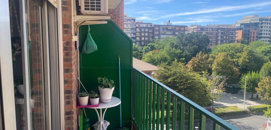 REF 25098- PISO EN EDIFICIO TAURO