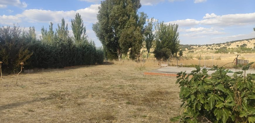 REF 25107- TERRENO CON CASA DE MADERA