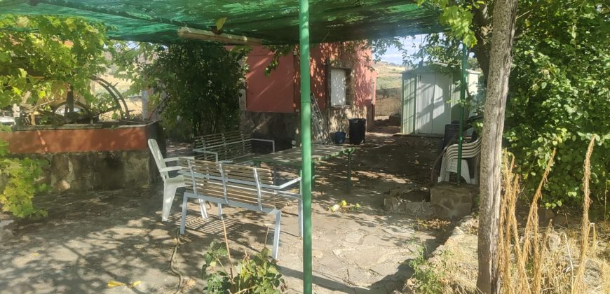 REF 25107- TERRENO CON CASA DE MADERA