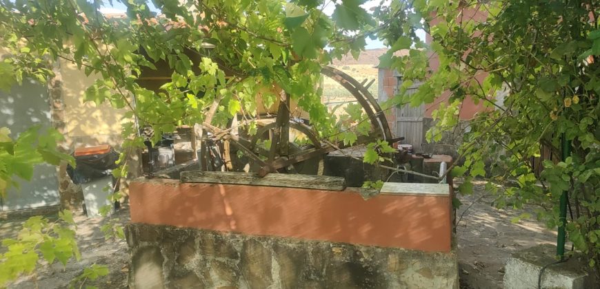 REF 25107- TERRENO CON CASA DE MADERA