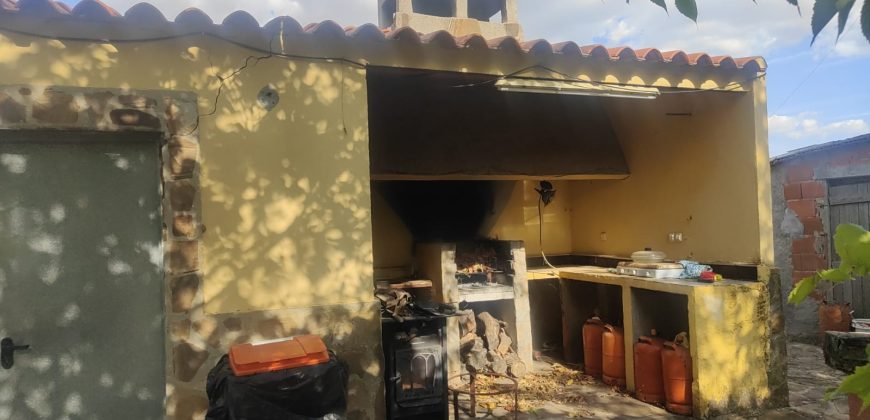 REF 25107- TERRENO CON CASA DE MADERA