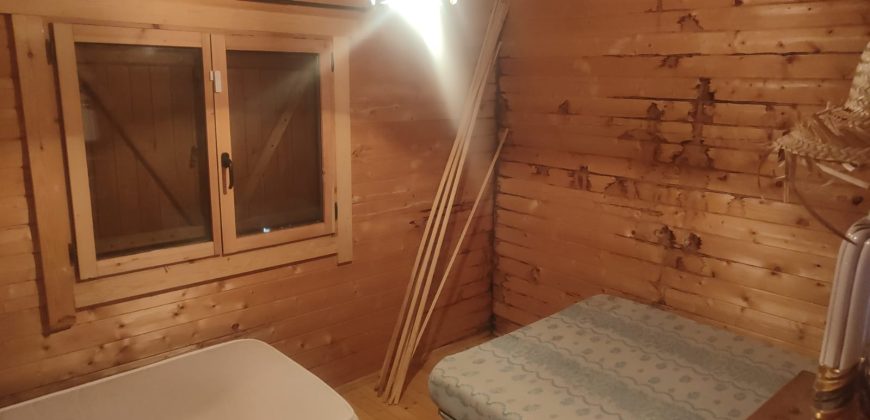 REF 25107- TERRENO CON CASA DE MADERA