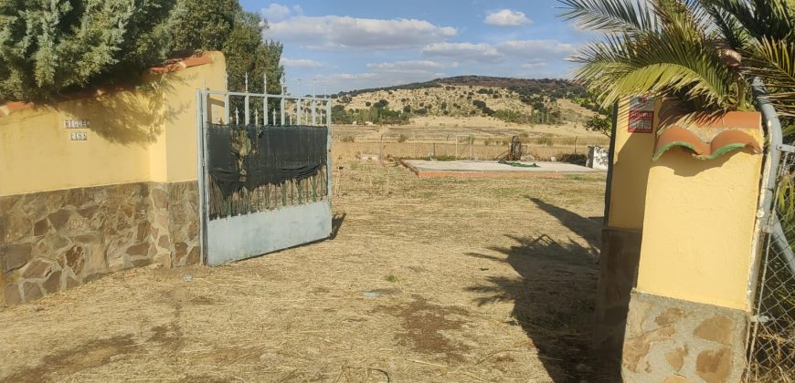 REF 25107- TERRENO CON CASA DE MADERA