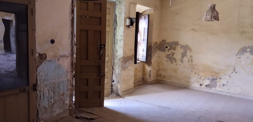 REF 25113- FANTASTICA CASA CENTRICA PARA REFORMAR