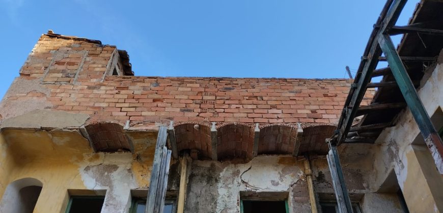 REF 25113- FANTASTICA CASA CENTRICA PARA REFORMAR