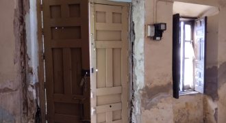 REF 25113- FANTASTICA CASA CENTRICA PARA REFORMAR