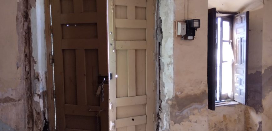 REF 25113- FANTASTICA CASA CENTRICA PARA REFORMAR