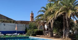 MAGNÍFICA CASA EN CENTRO PUEBLO CON PISCINA