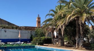 MAGNÍFICA CASA EN CENTRO PUEBLO CON PISCINA
