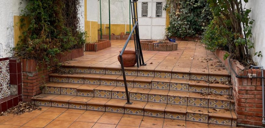 MAGNÍFICA CASA EN CENTRO PUEBLO CON PISCINA