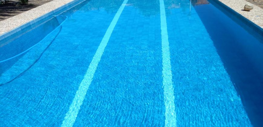 MAGNÍFICA CASA EN CENTRO PUEBLO CON PISCINA