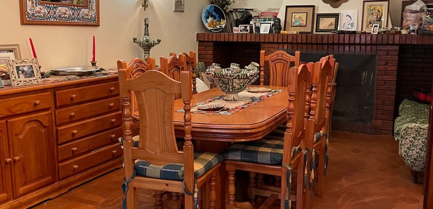 MAGNÍFICA CASA EN CENTRO PUEBLO CON PISCINA