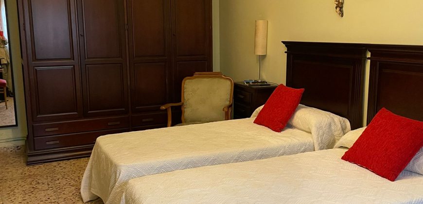 MAGNÍFICA CASA EN CENTRO PUEBLO CON PISCINA