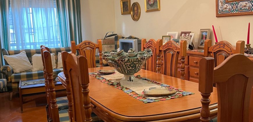 MAGNÍFICA CASA EN CENTRO PUEBLO CON PISCINA