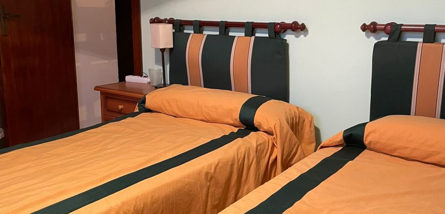 MAGNÍFICA CASA EN CENTRO PUEBLO CON PISCINA