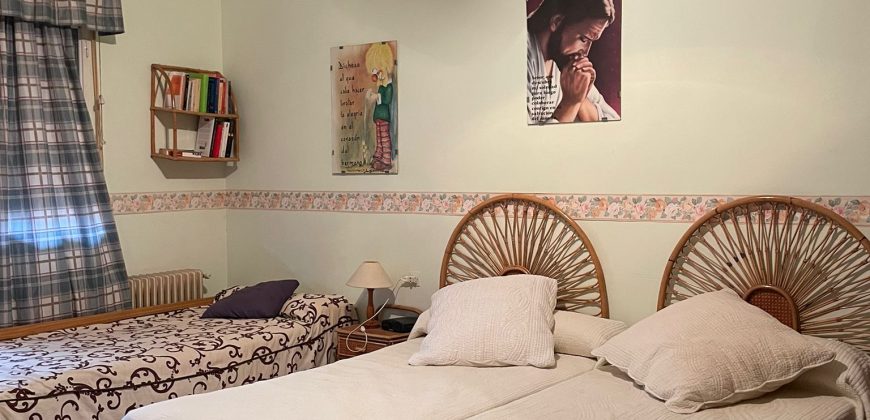 MAGNÍFICA CASA EN CENTRO PUEBLO CON PISCINA