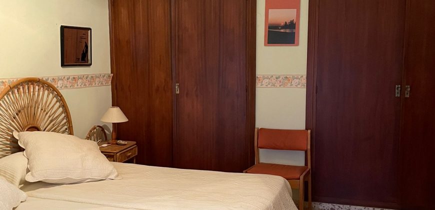 MAGNÍFICA CASA EN CENTRO PUEBLO CON PISCINA