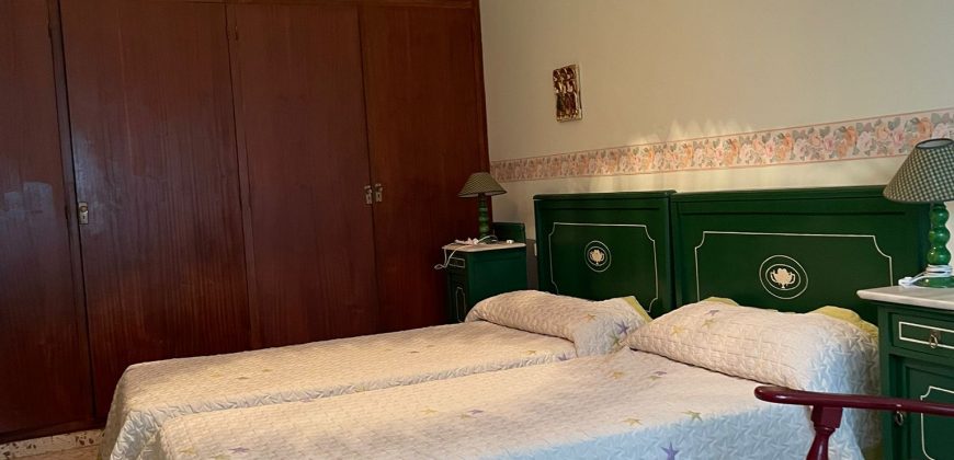 MAGNÍFICA CASA EN CENTRO PUEBLO CON PISCINA