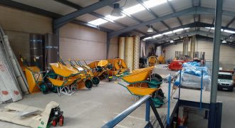 Amplia Nave Industrial en Polígono La Nava