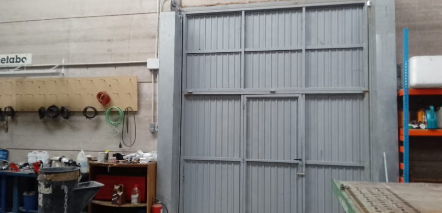 Amplia Nave Industrial en Polígono La Nava