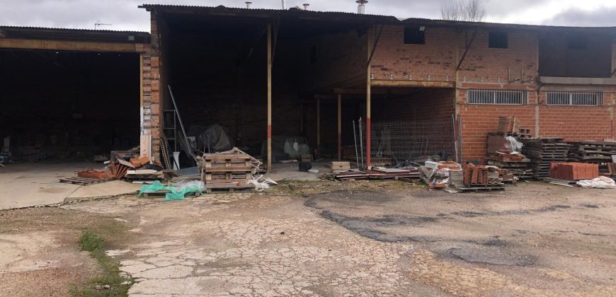 REF 25140b – ENORME SOLAR EN ALQUILER