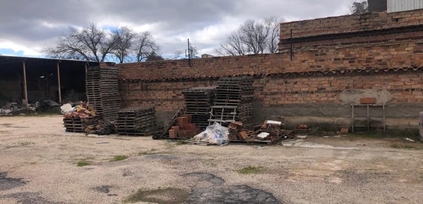 REF 25140b – ENORME SOLAR EN ALQUILER