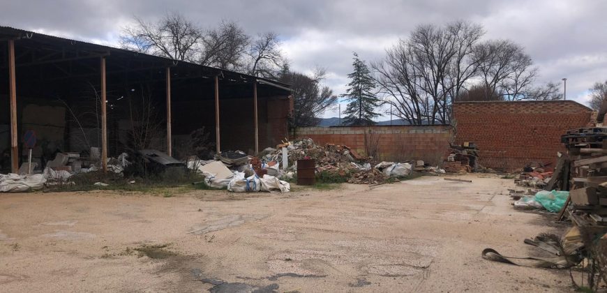 REF 25140b – ENORME SOLAR EN ALQUILER